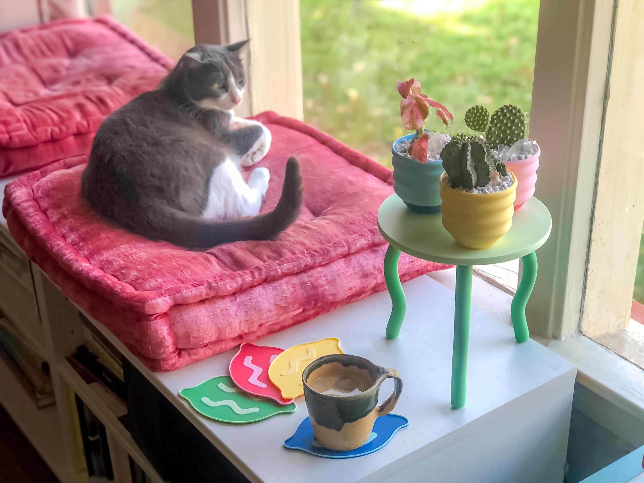 Wavy Plant Stand